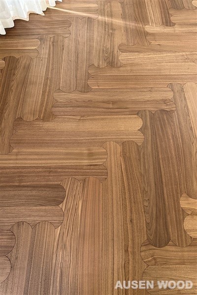 Piškot-Parket iz črnega oreha